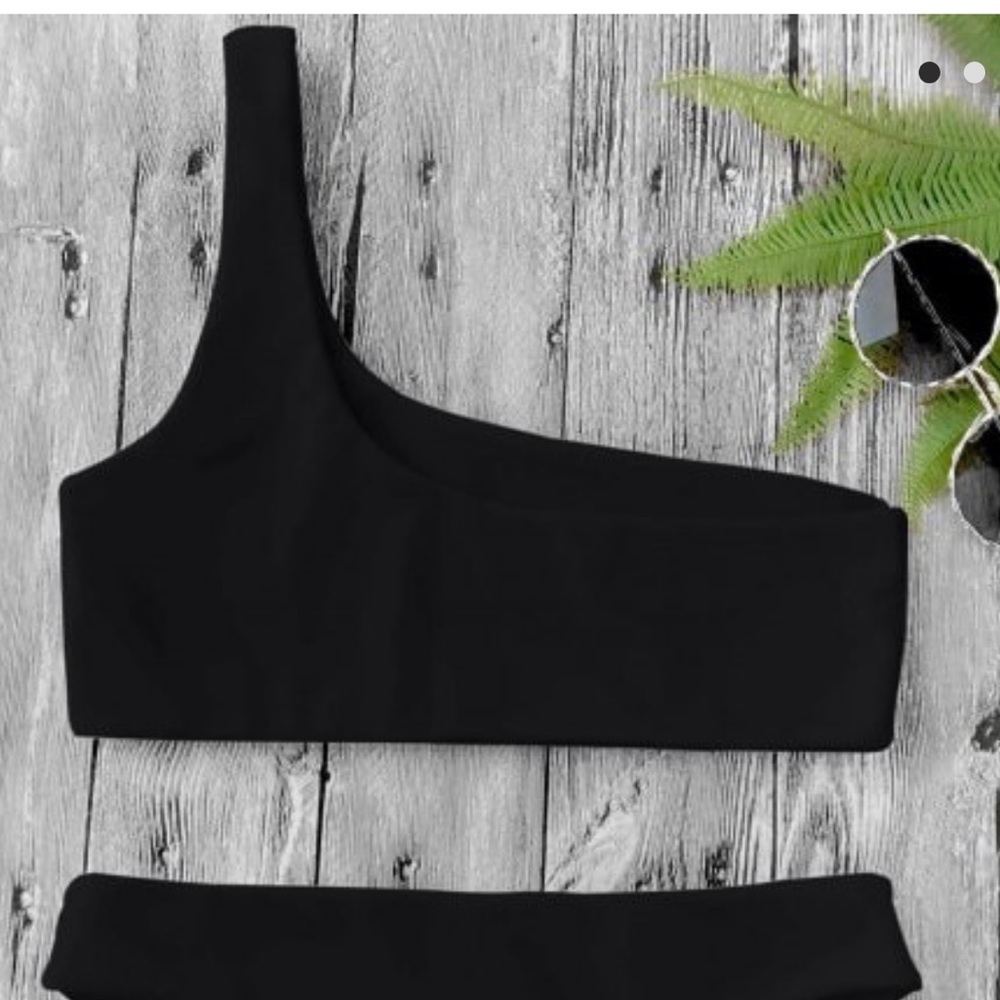 👙 NWOT ZAFUL Black Bikini Top